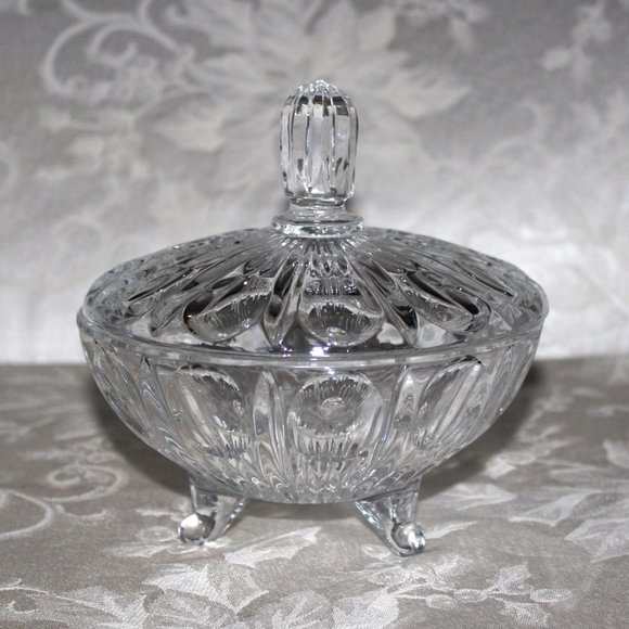 Exquisite Crystal Candy Dish | Vintage Footed Dish with Finial - Picture 3 of 8